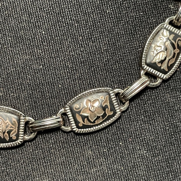 🎉3xHP🎉7" Damascene Silver Link Bracelet with Peace Dove and Flowers - Picture 2 of 3